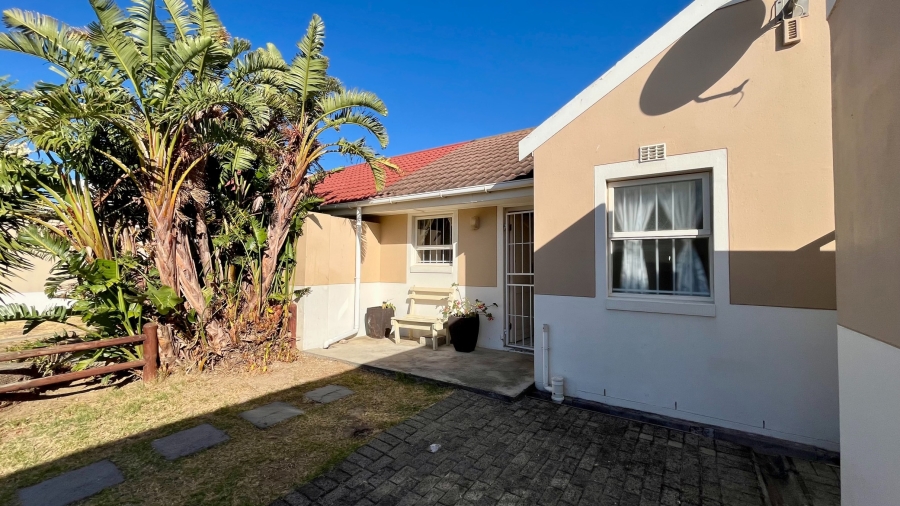 2 Bedroom Property for Sale in Whispering Pines Western Cape